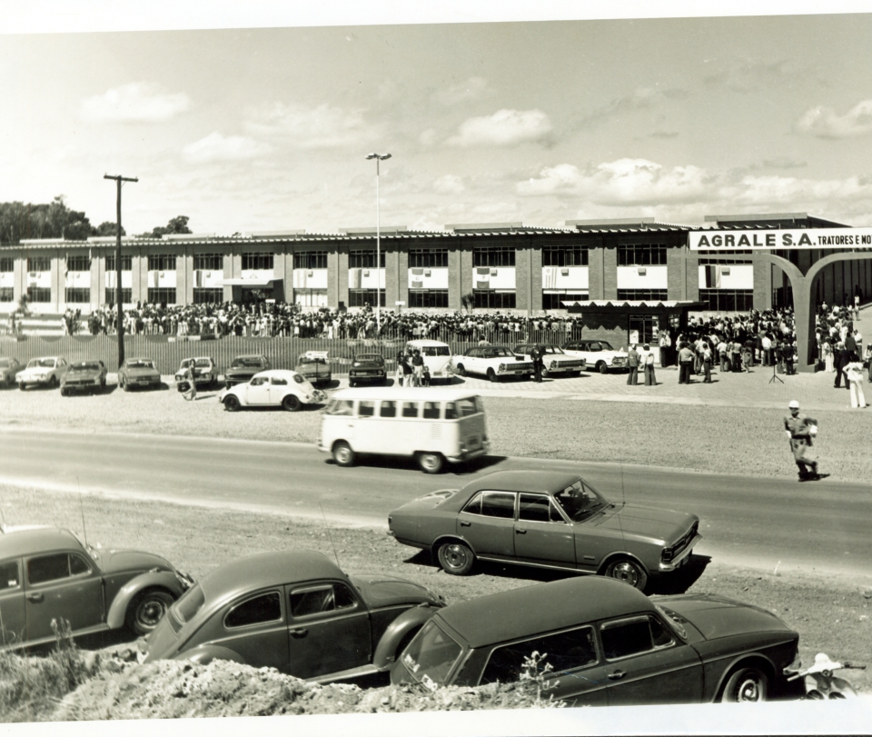 1975